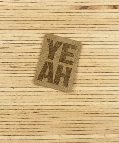 Ein Label zum Aufnähen –  „YEAH“ taupe